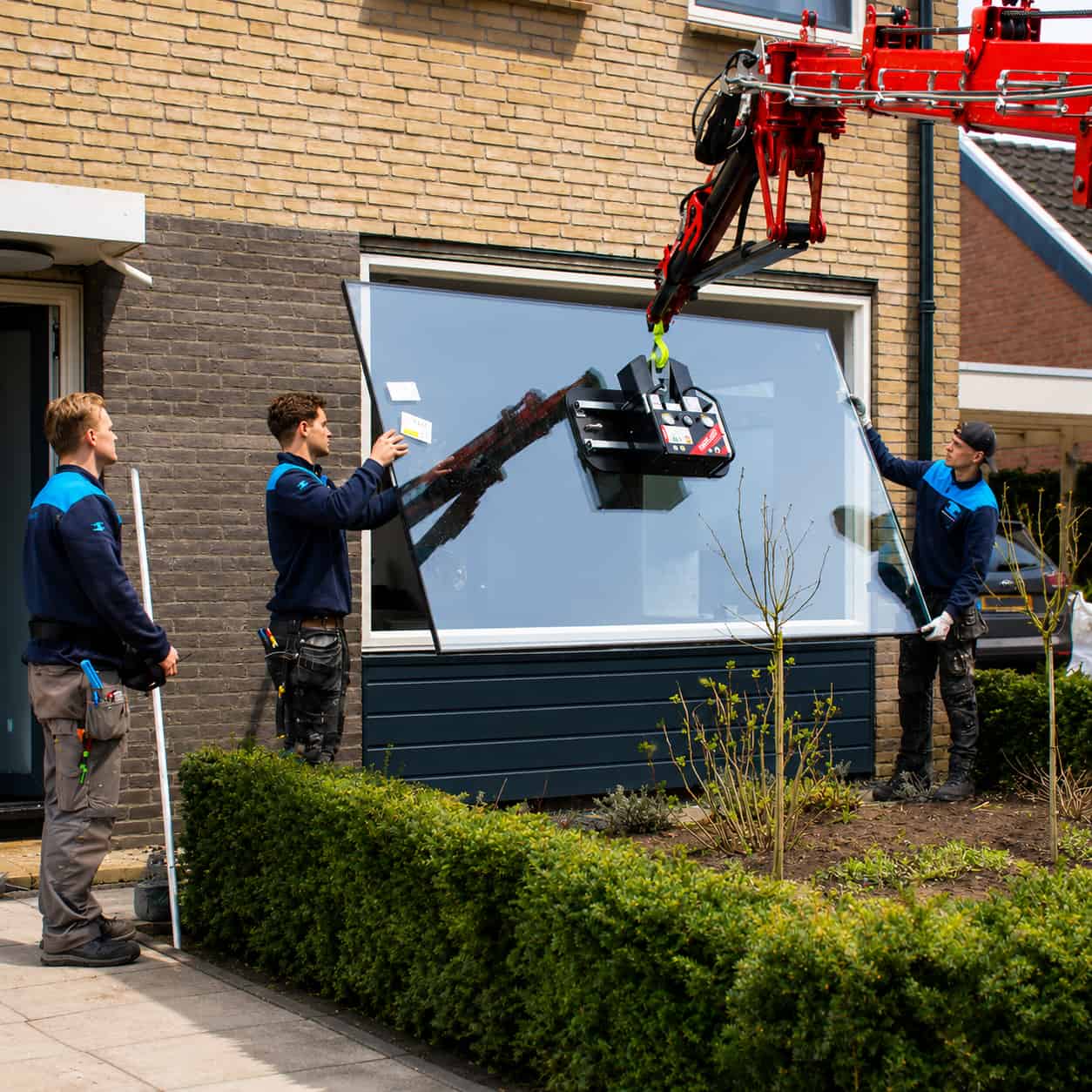 Glas-plaatsen-in-kunststof-kozijn
