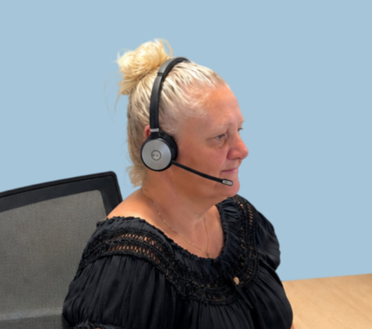 Telefoniste-aan-bureau-TT-1