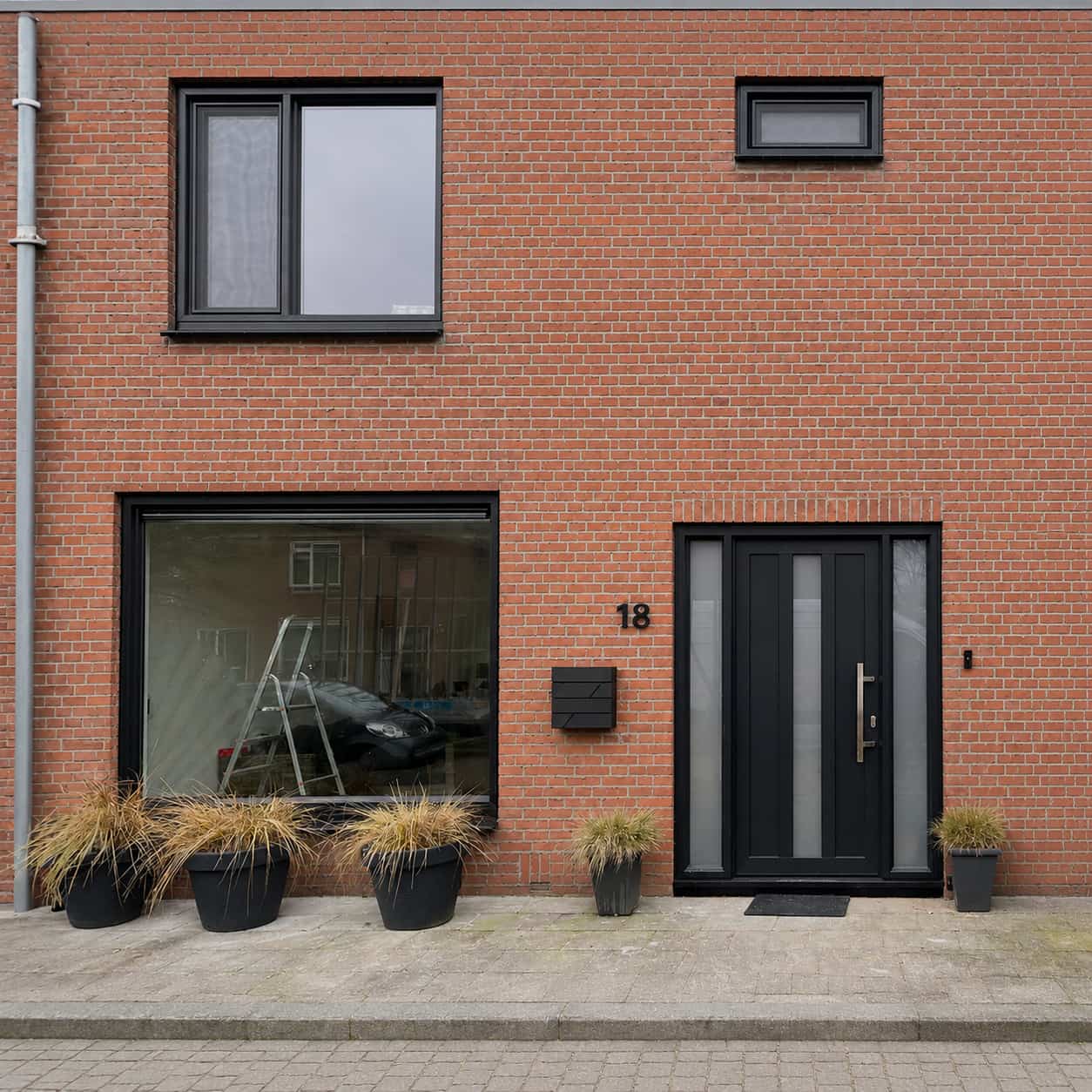 voorkant-huis-kunststof-voordeur