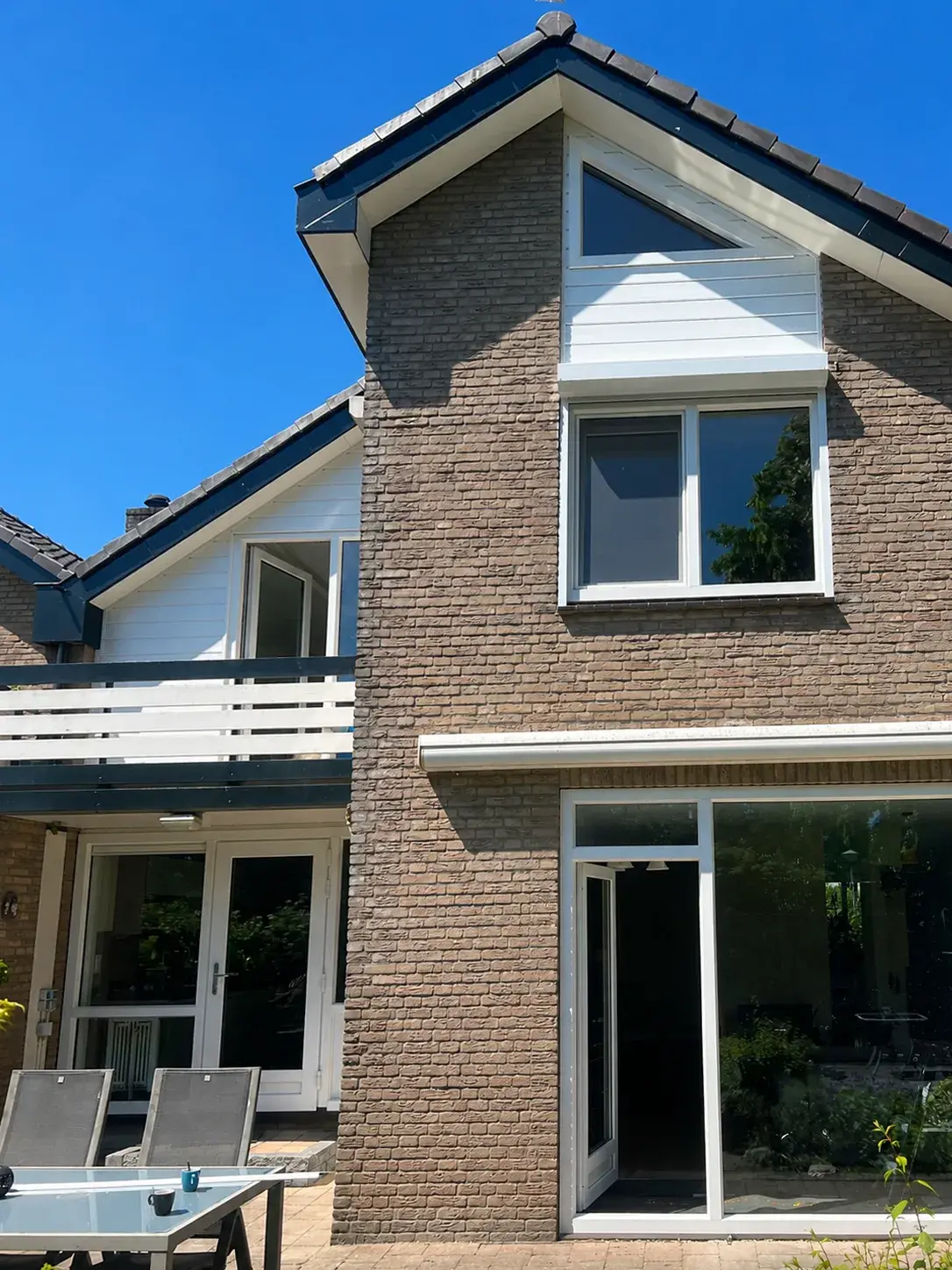 zijkant-huis-kunststof-kozijnen-2